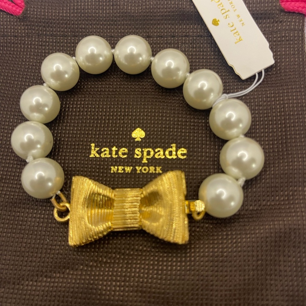 EUC:Kate Spade Pearl & Gold Bow Bracelet, matches ring listed separately! SALE 😊 - Picture 3 of 8